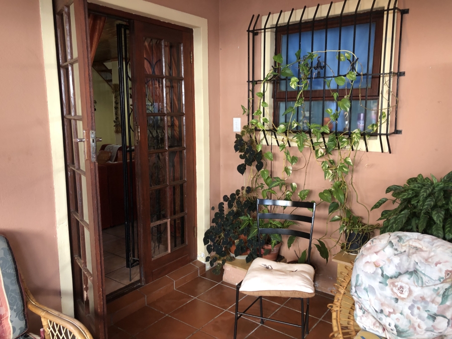4 Bedroom Property for Sale in Gustrouw Western Cape